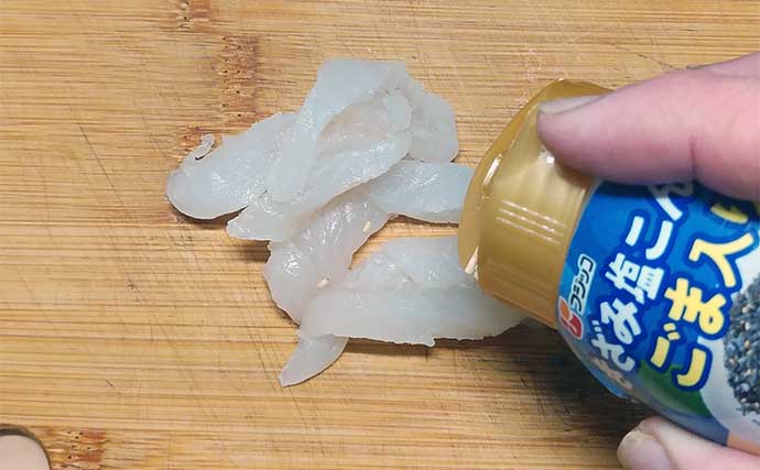 釣った小型の魚で作る「新感覚お刺身」レシピ：クロ（メジナ）のゴマ塩