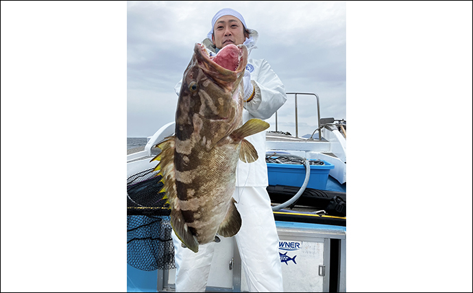 佐多岬沖の泳がせ釣りで163cm39kg【モンスターカンパチ】堂々浮上（海晴丸）