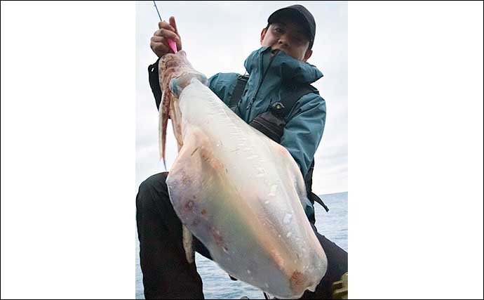 種子島での堤防エギング釣行で3.8kg「レッドモンスター級」アオリイカ堂々浮上