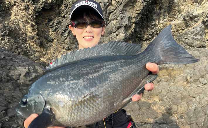 宮之浦での磯フカセ釣りで43cmクロ浮上【長崎】強気のやり取りが奏功