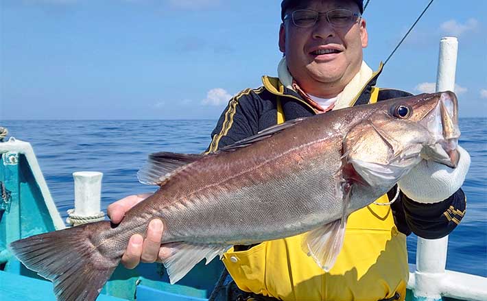 中深海釣りで3.2kg超高級魚アラをキャッチ【静岡・わし丸】ゲストに