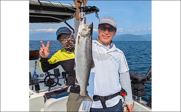 琵琶湖でのボートトローリングで55cmビワマス浮上　30cmの小型連発に苦戦