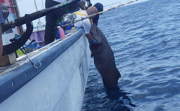 深海釣りで40kg頭にアブラボウズが連発【茨城・第十五隆栄丸】大型クーラーが満タン