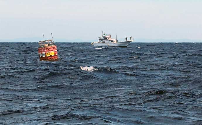 パヤオ（浮き漁礁）でのマグロジギングで船中メバチにビンナガ登場【三重】