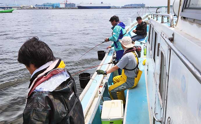 関東エリアの【船釣り特選釣果】東京湾の夏タチウオ釣りで大型顔出し