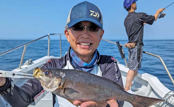 シーズン真っ只中のSLJ釣行で本命イサキ手中【三重・志摩沖】ゲストにアカハタ顔出し