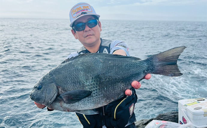 深島の磯でのフカセ釣りで50cmクロに良型イサキ【大分】お土産でクーラー満タン