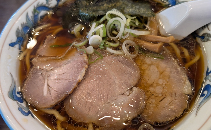 宿泊した旅館裏の釣り場でのんびりウキ釣り【静岡・松濤館】メジナやオヤビッチャがヒット