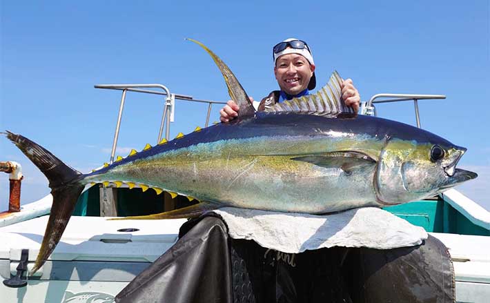 沖のジギング釣行で40kg級キハダマグロをキャッチ成功【三重