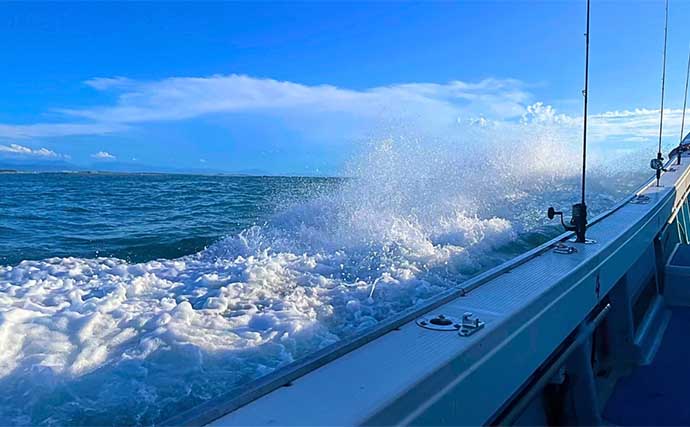 【これでも渋い？】イカメタル釣行で大型交じりにアカイカが連発（金沢・双雄丸）