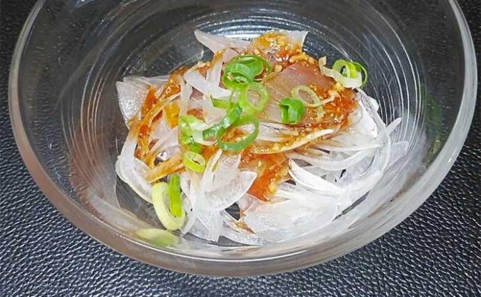 釣魚で作る「血液サラサラ」レシピ：イサギのたたき風　大量の玉ねぎで歯応えアップ