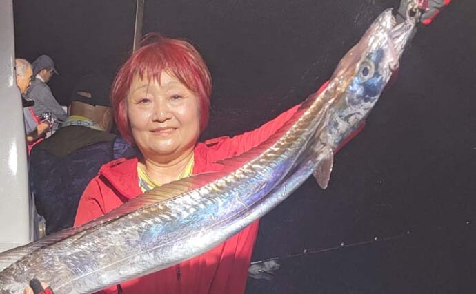 錦江湾のナイトタチウオ釣りで185cmを筆頭に「ドラゴン」乱舞【鹿児島・海晴丸】