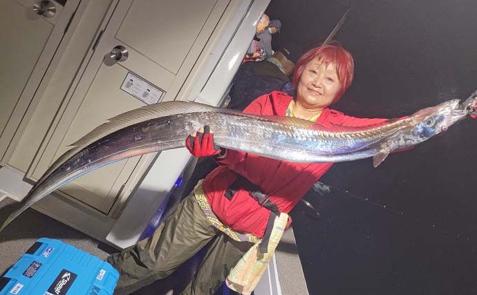 錦江湾のナイトタチウオ釣りで185cmを筆頭に「ドラゴン」乱舞【鹿児島・海晴丸】