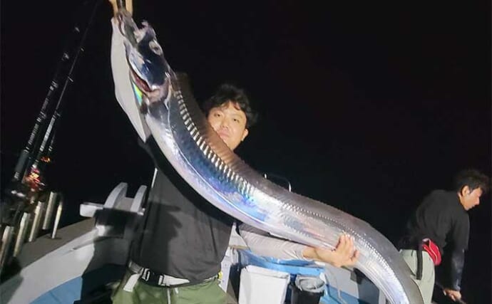 テンヤタチウオ釣りで170cm級「錦江湾ドラゴン」が船中続々！【鹿児島・海晴丸】