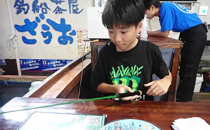 小学生が『釣船茶屋ざうお』で居酒屋デビュー　マダイにヒラメにクルマエビをキャッチ！