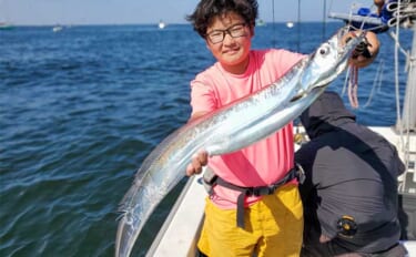 東京湾オフショアジギング釣行で115cm筆頭にタチウオが好反応【けやき丸】