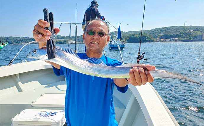 東京湾オフショアジギング釣行で115cm筆頭にタチウオが好反応【けやき丸】