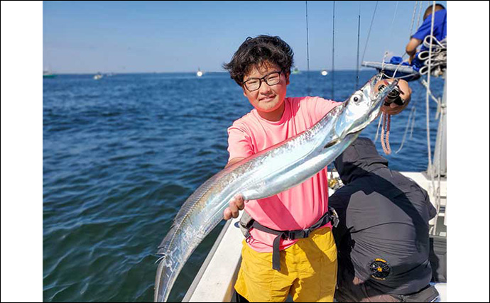 東京湾オフショアジギング釣行で115cm筆頭にタチウオが好反応【けやき丸】