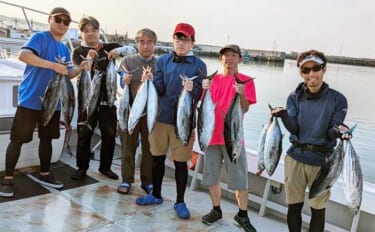 沖ノ島沖のルアーキャスティング釣行でカツオにシイラが連発【山口・咲丸】