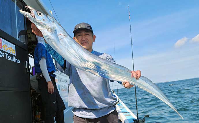 【船釣り釣果速報】テンビン仕掛けで指9本級極太タチウオをキャッチ！（愛知）