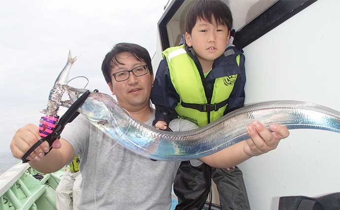 【船釣り釣果速報】テンビン仕掛けで指9本級極太タチウオをキャッチ！（愛知）