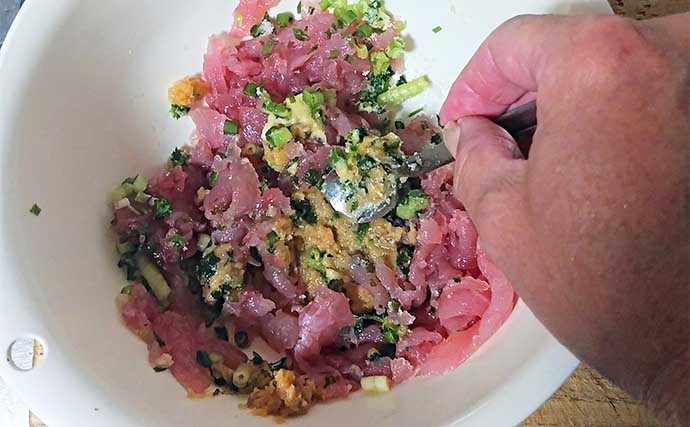 釣魚で作る「もったいない」レシピ：ヤズの焼きなめろう　みそと薬味がカギ