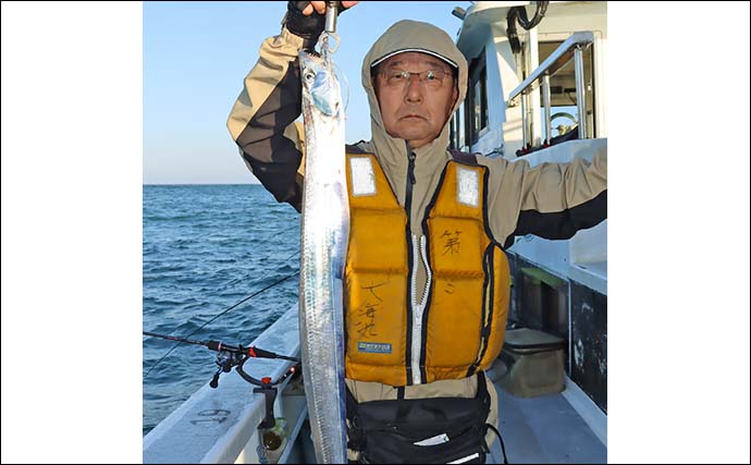 亘理沖の船ヒラメ釣りで70cm頭に釣る人4尾【宮城・大海丸】ゲストにタチウオも顔見せ