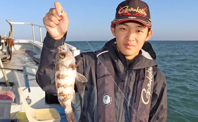 亘理沖の船ヒラメ釣りで70cm頭に釣る人4尾【宮城・大海丸】ゲストにタチウオも顔見せ