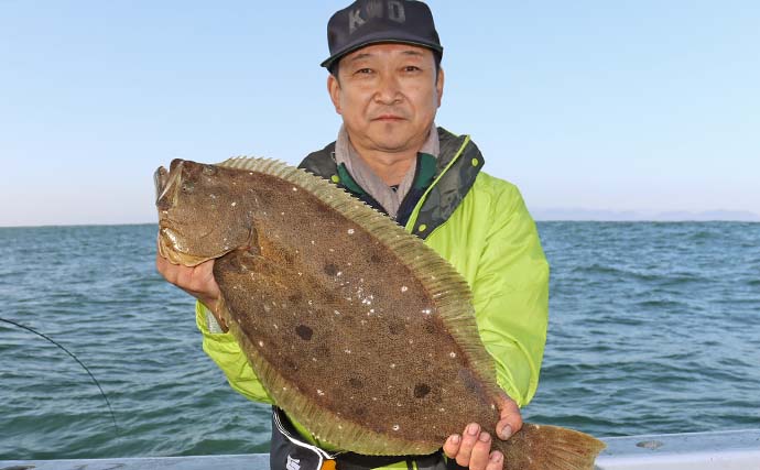 亘理沖の船ヒラメ釣りで70cm頭に釣る人4尾【宮城・大海丸】ゲストにタチウオも顔見せ