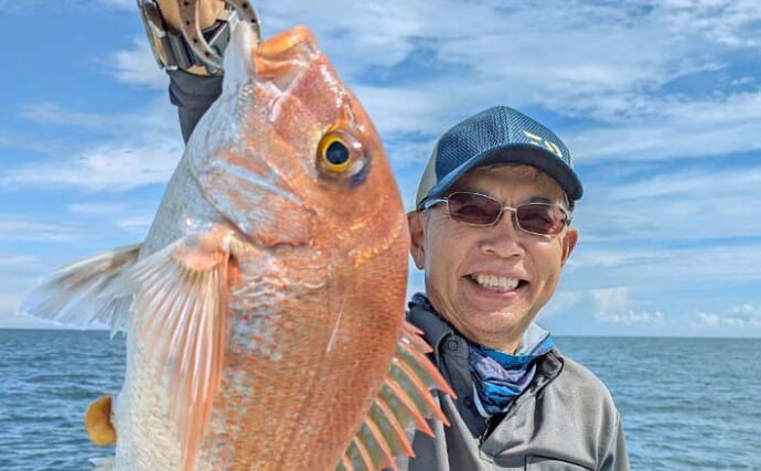 タテ釣りで マダイにマハタにワラサと賑やか【三重・志摩沖】クーラー満タン釣果に大満足