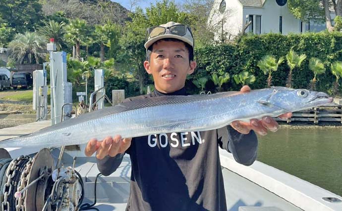 アジ＆タチウオのリレー船で大型アジ連発【浜名湖沖】タチウオ狙いのゲストにサワラも手中