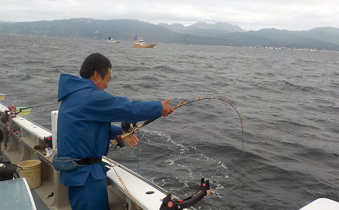 相模湾コマセ釣りで30kg級キハダマグロが浮上【神奈川・洋征丸】好調キープ！