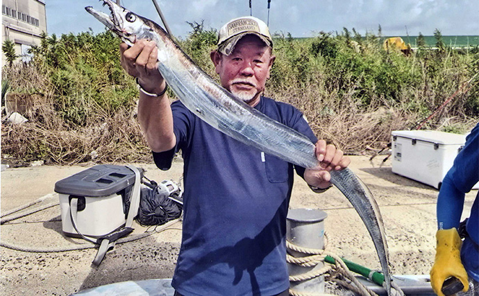 伊良湖沖テンヤタチウオ釣りで本命35匹と爆釣【愛知・石川丸】指3〜4本サイズが中心