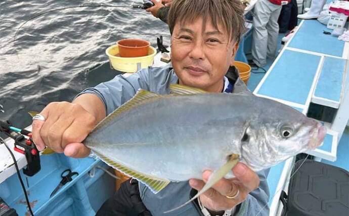 相模湾の「LT五目船」で45cm級筆頭に釣る人シマアジ5尾キャッチ【神奈川】