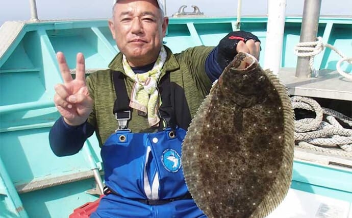 解禁当日の船ヒラメ釣りで釣る人9尾と好スタート（茨城・浜べ丸）平均サイズは45cm