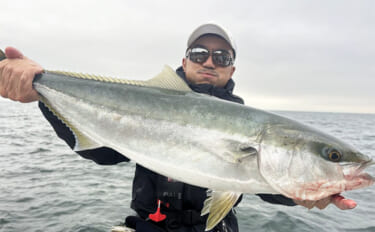 【沖のルアー釣果速報】三河湾のオフショアジギングで良型ブリ族が続々！（愛知）