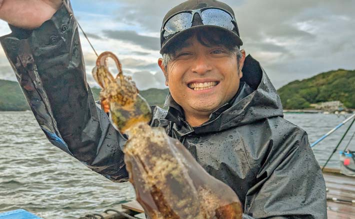 アオリイカを求めてイカダでエギング＆ヤエン釣り【三重・迫間浦】500g頭にアオリにオオモンハタも手中 | TSURINEWS