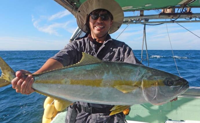 福岡沖で青物連発の落とし込み釣り【福岡・明生丸】イワシの付きよくブリやヒラマサ好捕