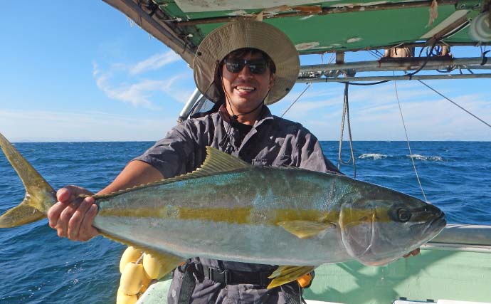 福岡沖で青物連発の落とし込み釣り【福岡・明生丸】イワシの付きよくブリやヒラマサ好捕