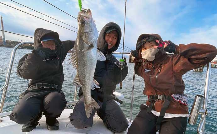 【沖のルアー釣果速報】ナイトシーバス便で極太の本命を複数キャッチ成功！（愛知）