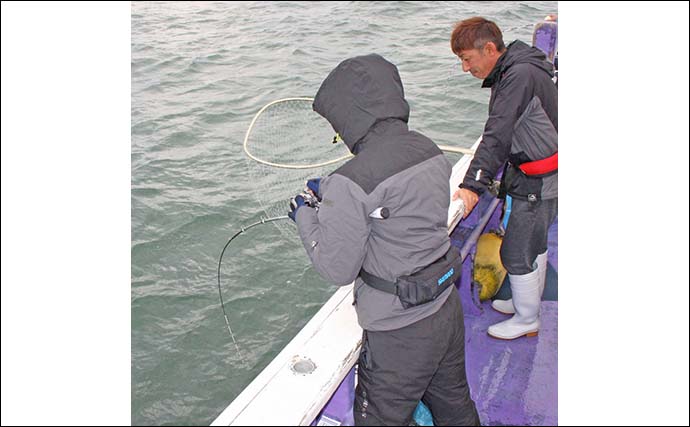 外房大原沖のライトヒラメ船で本命4尾キャッチ【千葉】アタリの出方は様々