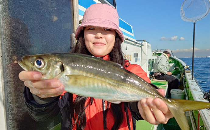 関東エリアの【船釣り特選釣果】東京湾LTアジ船で47cmデカアジが浮上！