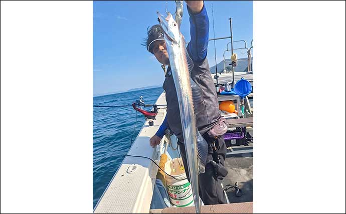 祝島沖のテンヤタチウオ釣りで本命9尾手中【山口・直穂丸】好ゲストにハモが登場！