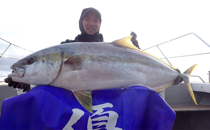 オフショアルアー最新釣果【福岡】寒ブリジギングで12kg級大型含み複数安打