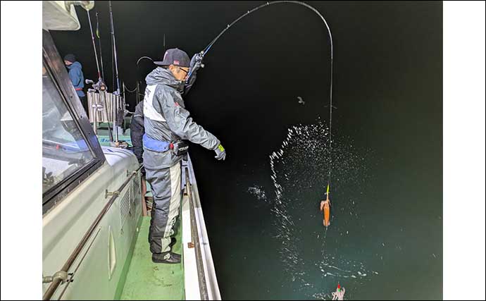 メタルスッテのツツイカゲームに挑戦【三重・エヌテックマリン】エサ巻きスッテに好反応