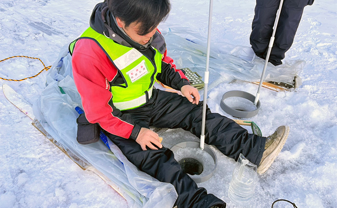 「-11℃はさすがに無理？」アンダーウェア1枚で氷上ワカサギ釣りに挑戦　快適釣行の秘訣とは？