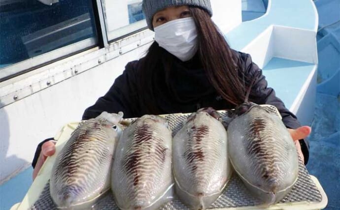 【船のエサ釣り釣果速報】胴長20cm超えの肉厚コウイカ祭り継続中！（愛知）