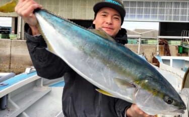 【沖のルアー釣果速報】ジギングでブリに良型ヒラメが各地でヒット中！（愛…