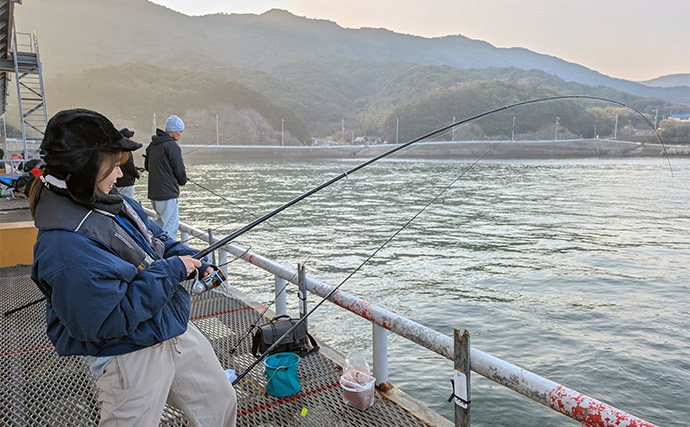 「アイドルの狩猟本能が覚醒！」NMB48平山真衣が成人後初の釣りでアジ爆釣　思わず悲鳴をあげたワケとは？