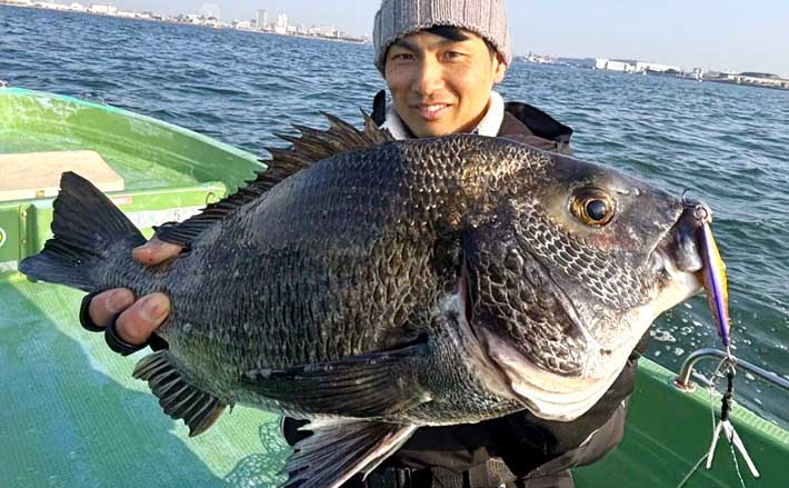 伊勢湾奥『チヌジギング』で良型クロダイが続々【三重】温排水エリアを